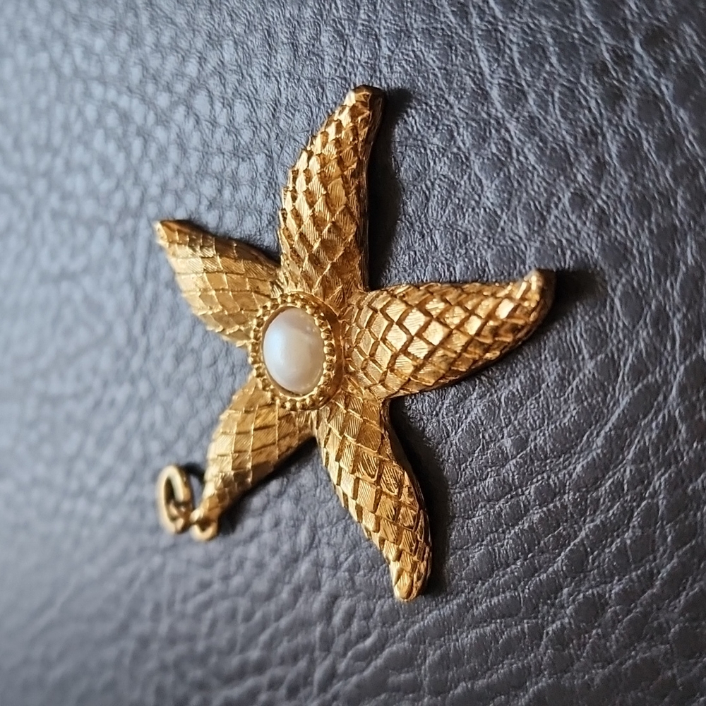 Vtg Kenneth Jay Lane For Avon Pendant - image 3